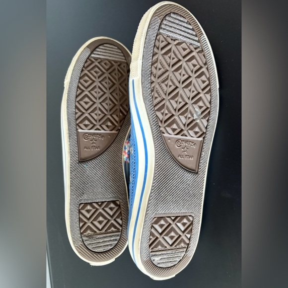 Converse Chuck Taylor Dainty
Low Malt Blue Sneakers 1990s
Women's Size 7
So Cute - Picture 5 of 9